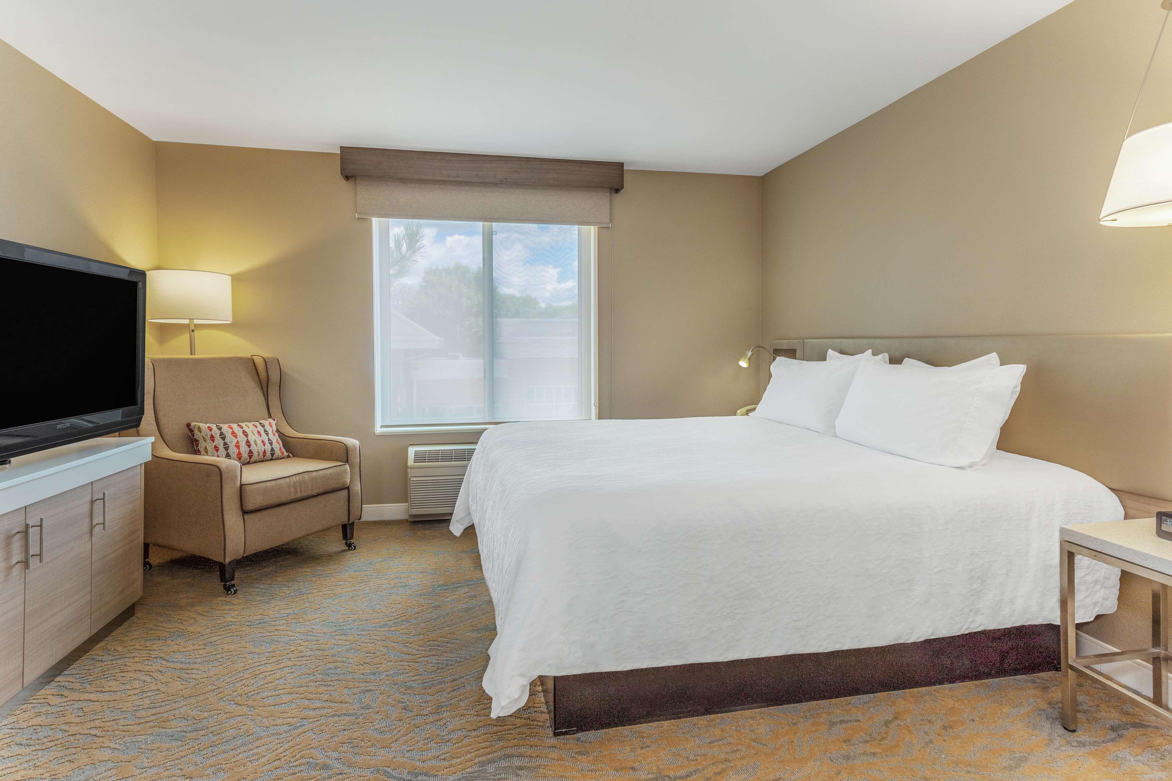 Hilton Garden Inn Saint Charles Extérieur photo