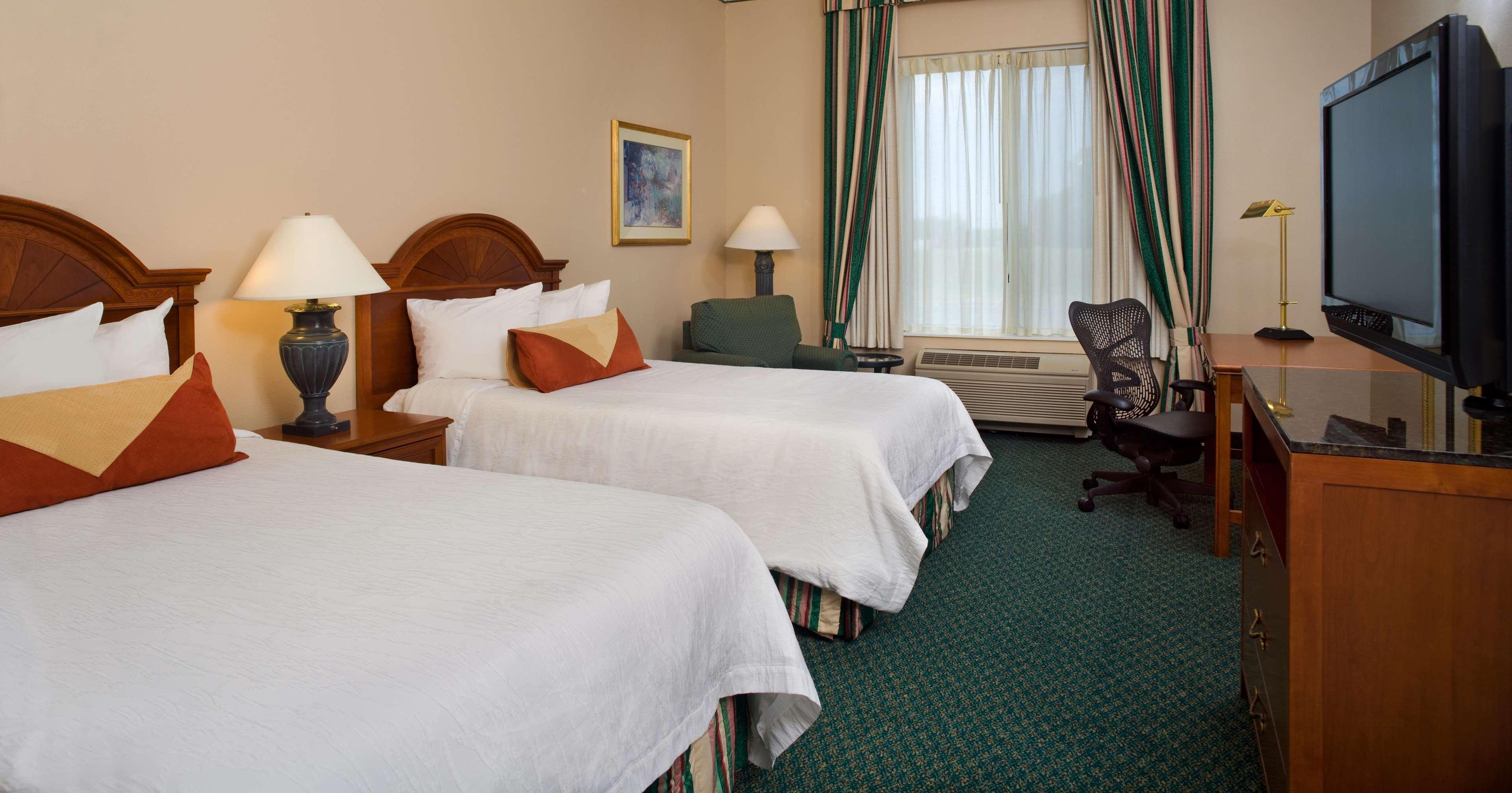 Hilton Garden Inn Saint Charles Extérieur photo