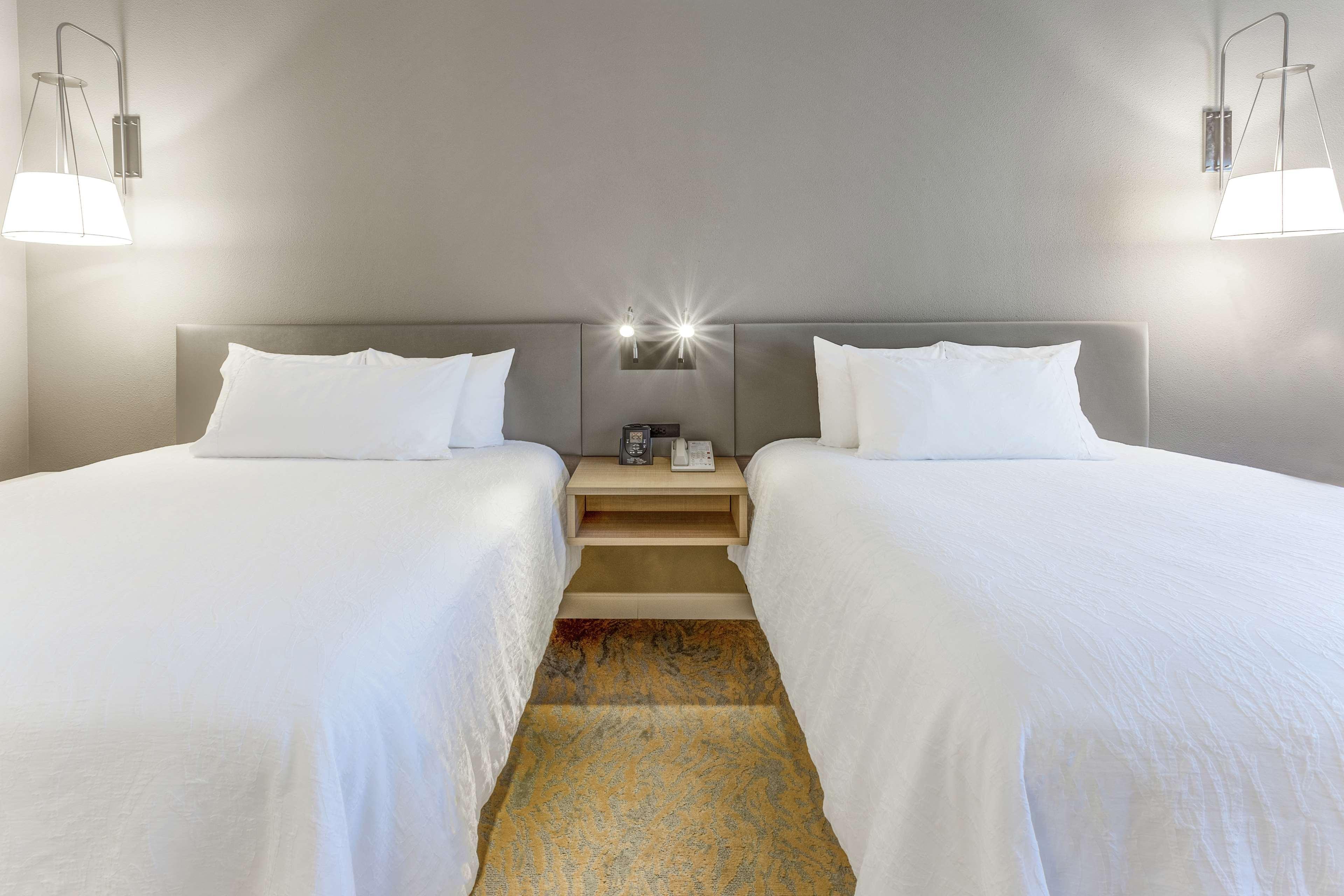 Hilton Garden Inn Saint Charles Extérieur photo