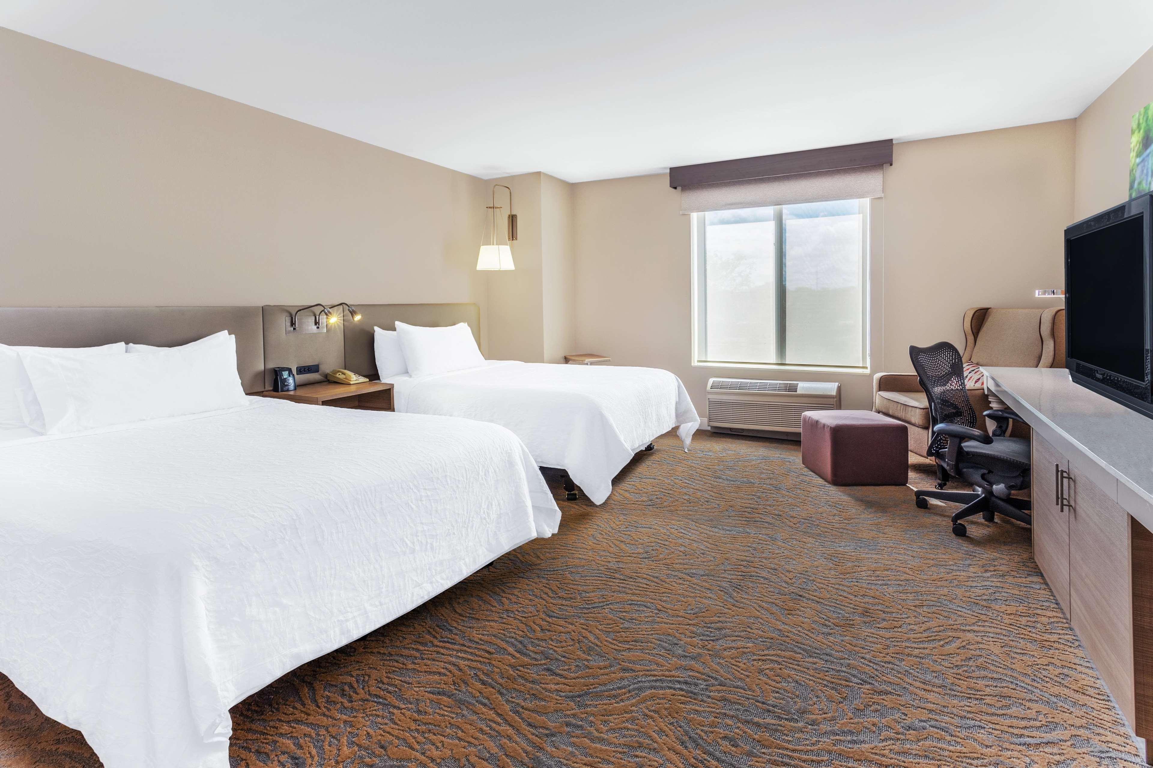 Hilton Garden Inn Saint Charles Extérieur photo