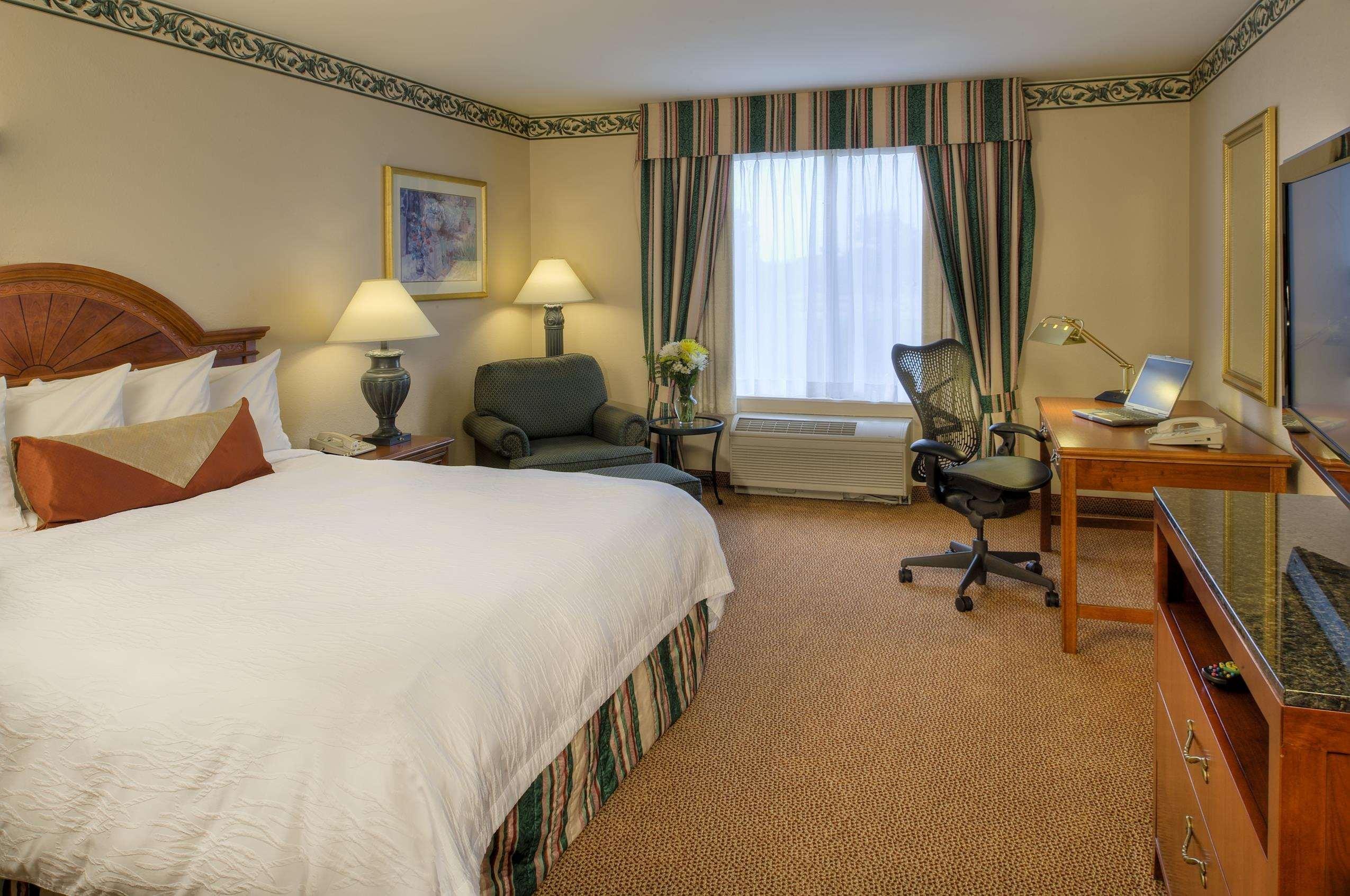 Hilton Garden Inn Saint Charles Extérieur photo