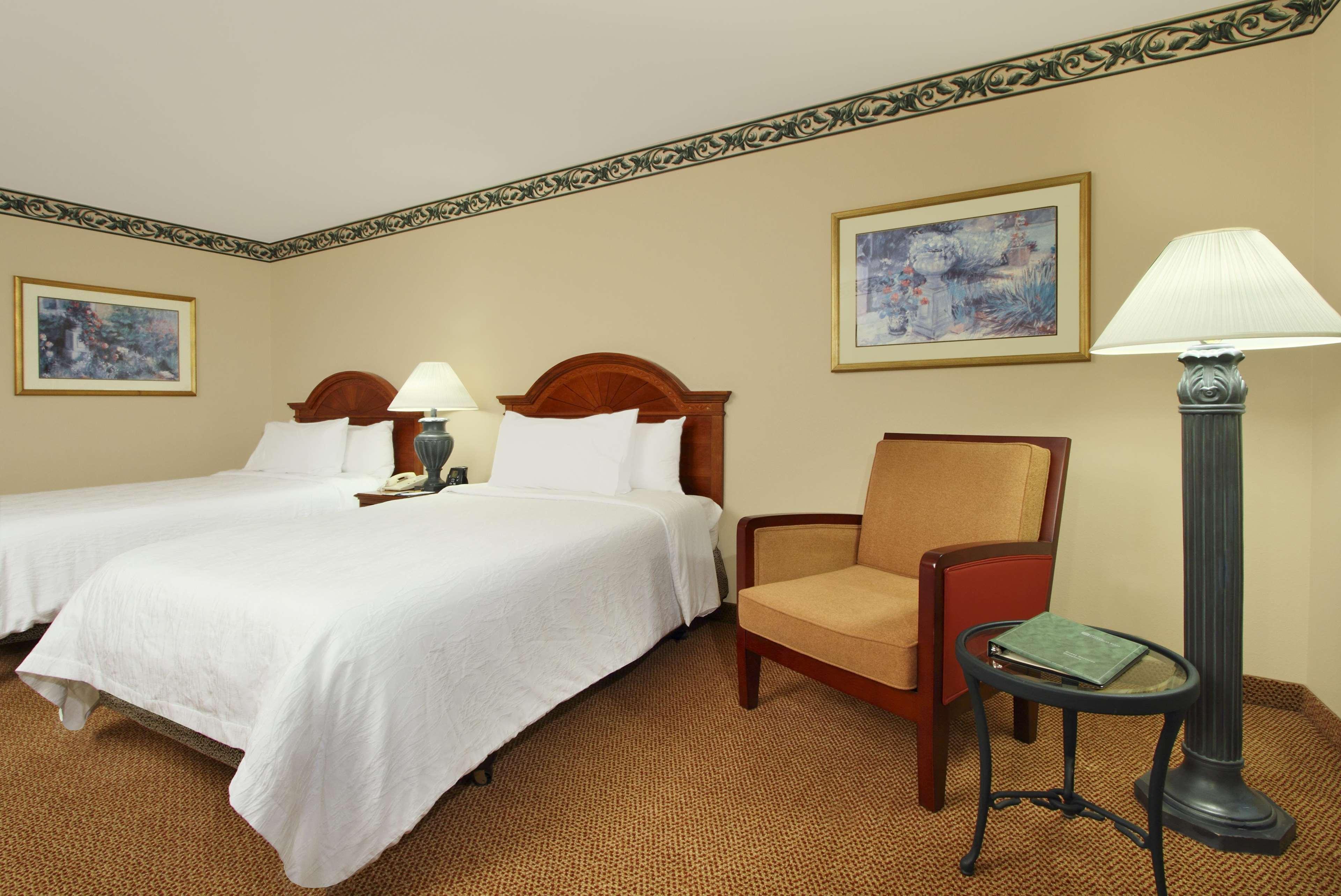 Hilton Garden Inn Saint Charles Extérieur photo