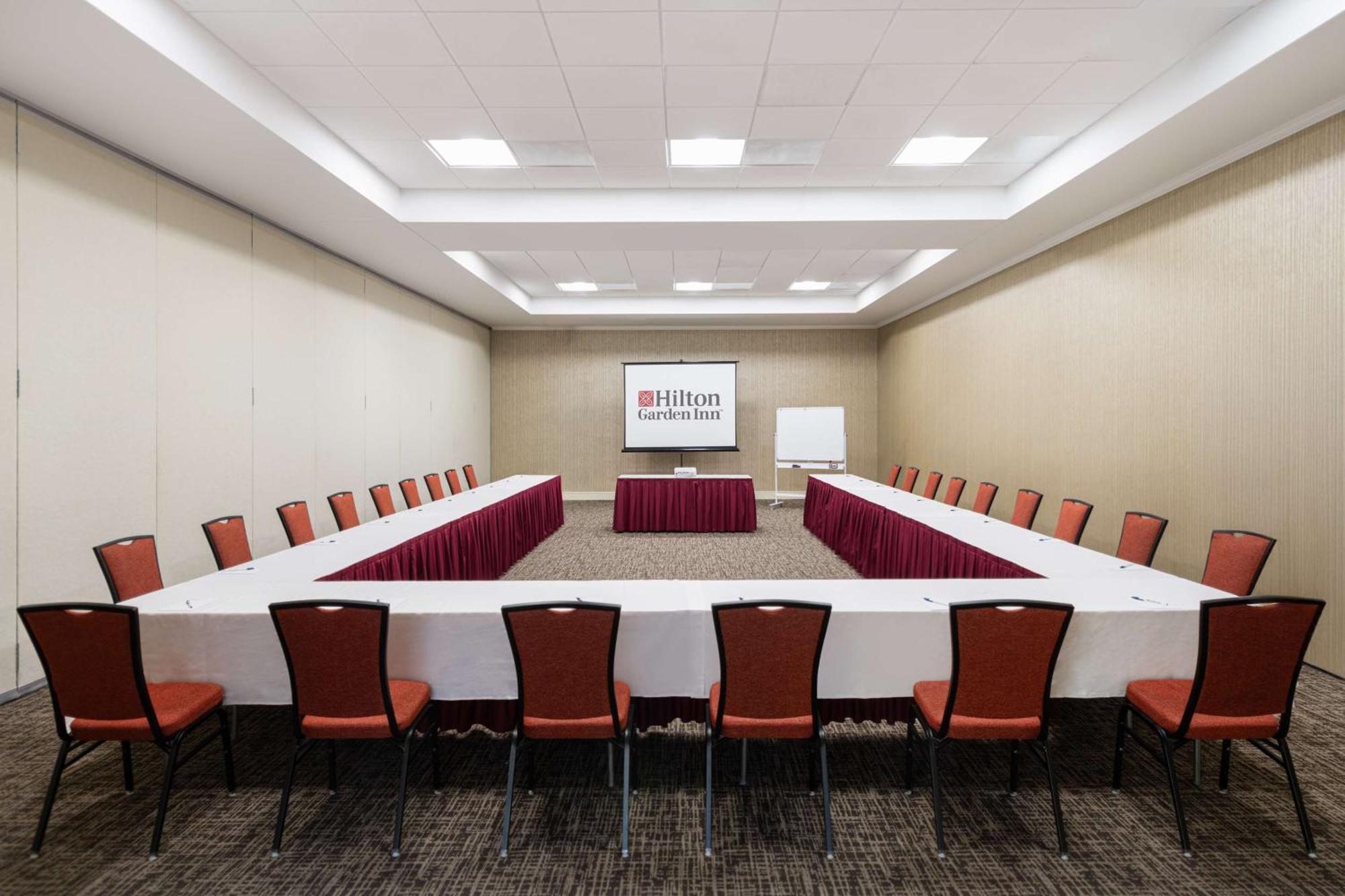 Hilton Garden Inn Saint Charles Extérieur photo