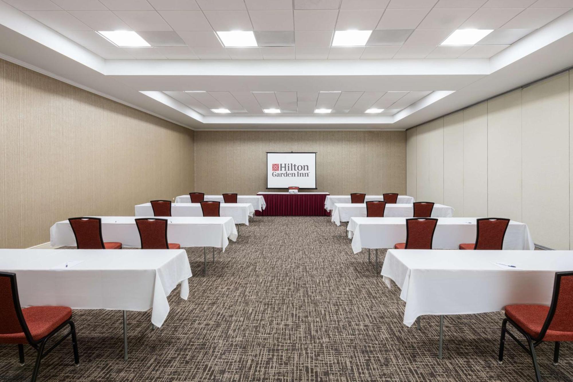 Hilton Garden Inn Saint Charles Extérieur photo