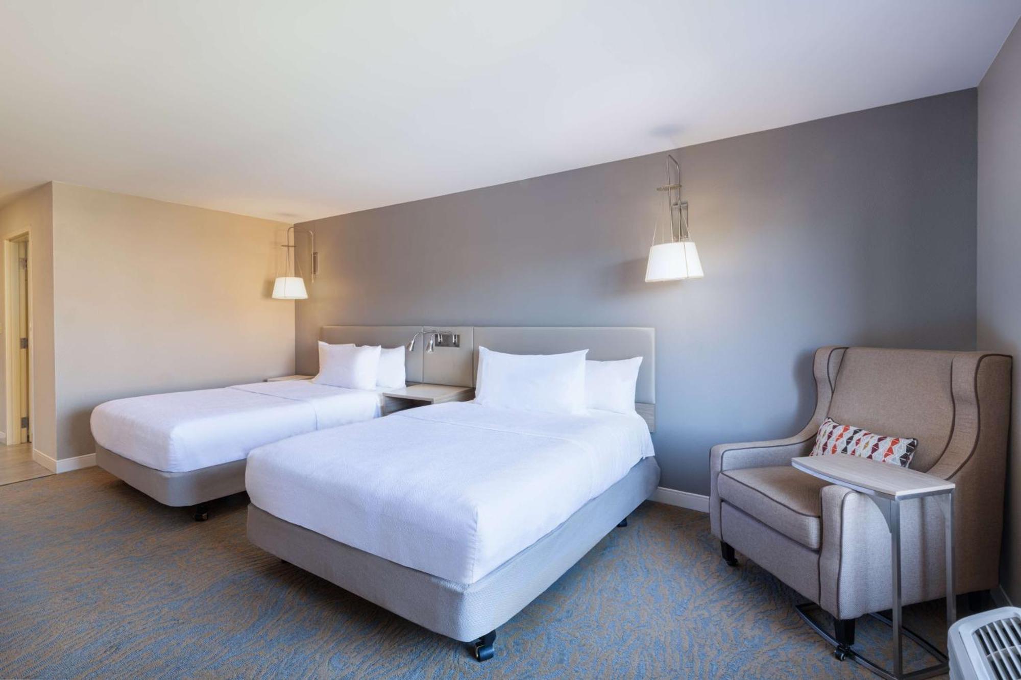 Hilton Garden Inn Saint Charles Extérieur photo