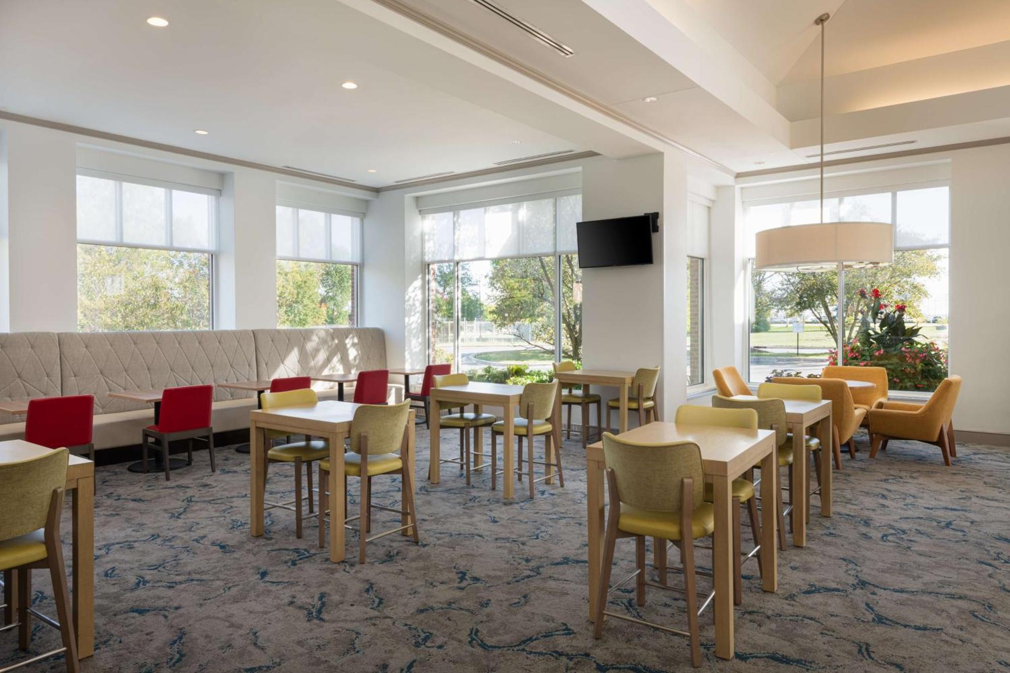 Hilton Garden Inn Saint Charles Extérieur photo