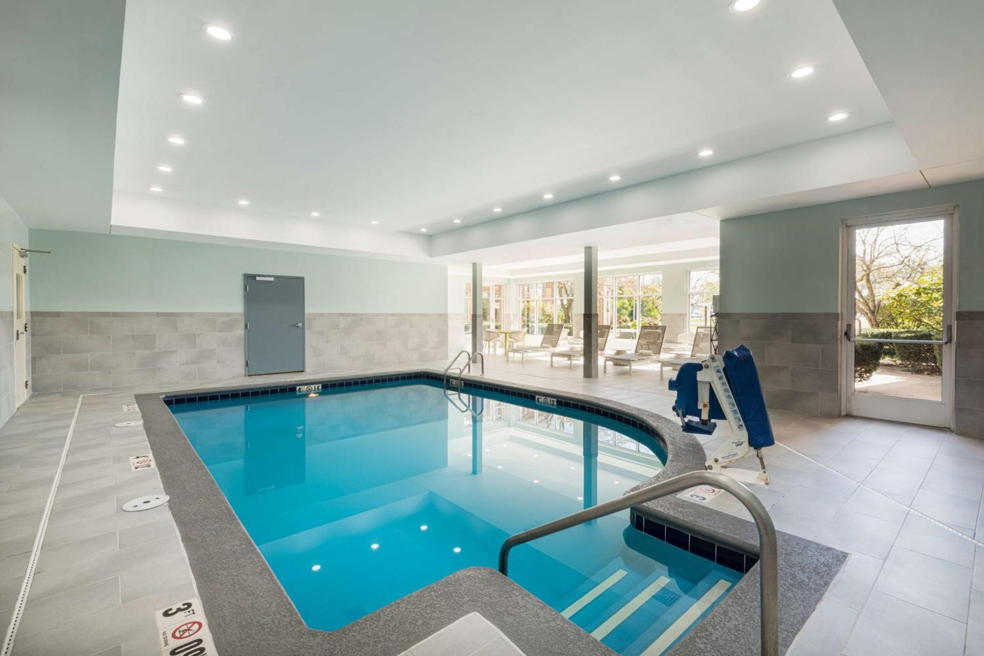Hilton Garden Inn Saint Charles Extérieur photo