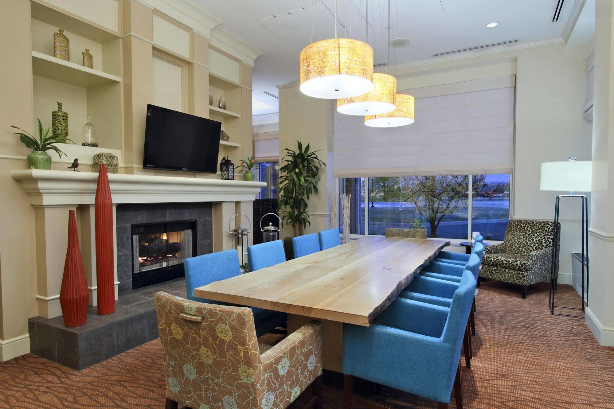 Hilton Garden Inn Saint Charles Extérieur photo