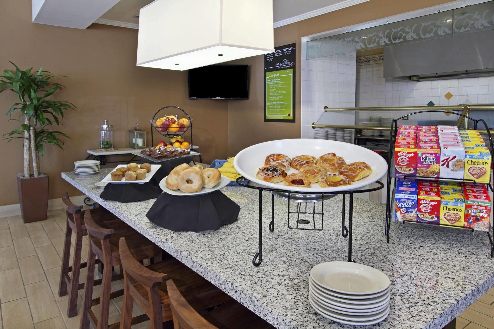 Hilton Garden Inn Saint Charles Extérieur photo